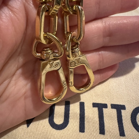 ❌SOLD❌Louis Vuitton Chunky Gold Tone Chain Strap - Picture 5 of 8